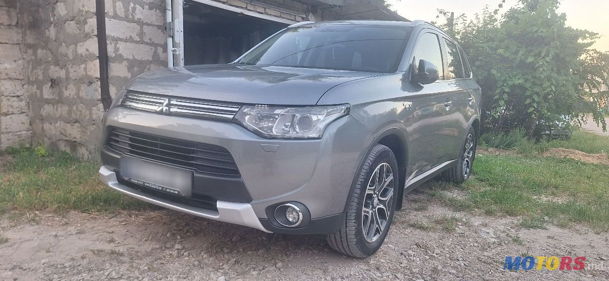 2016' Mitsubishi Outlander photo #5