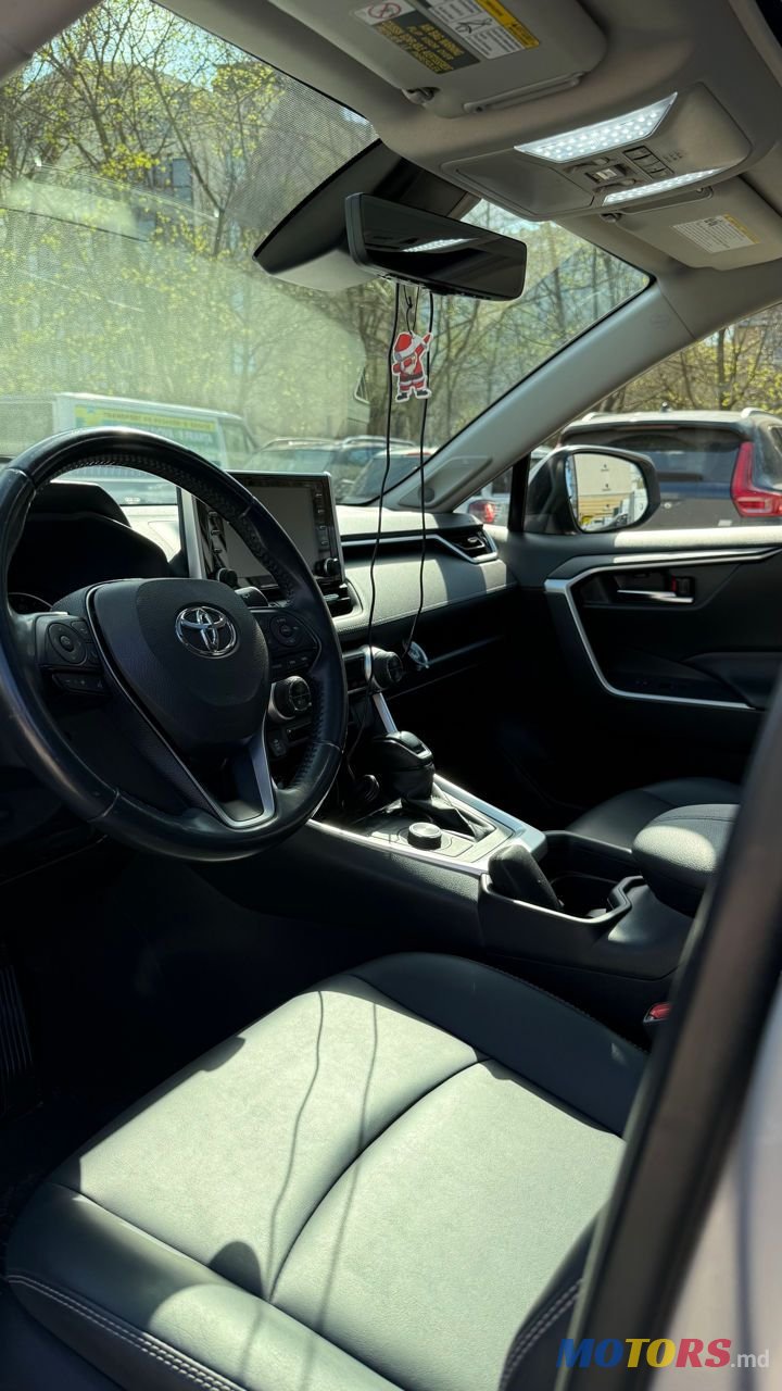 2021' Toyota RAV4 photo #6