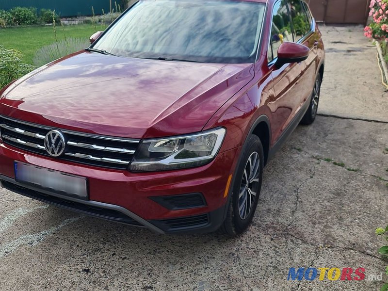 2019' Volkswagen Tiguan photo #3