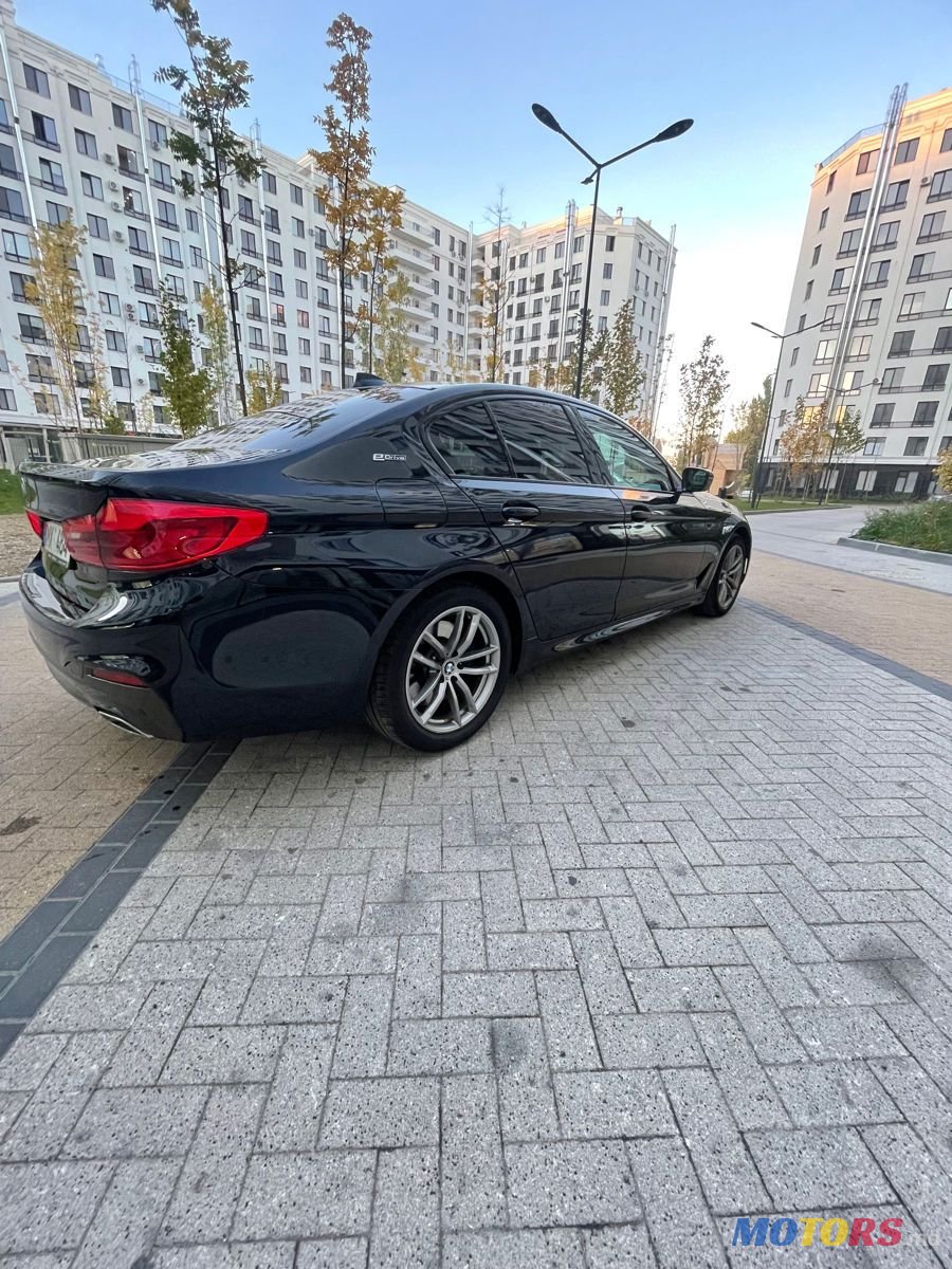 2019' BMW 5 Series photo #2