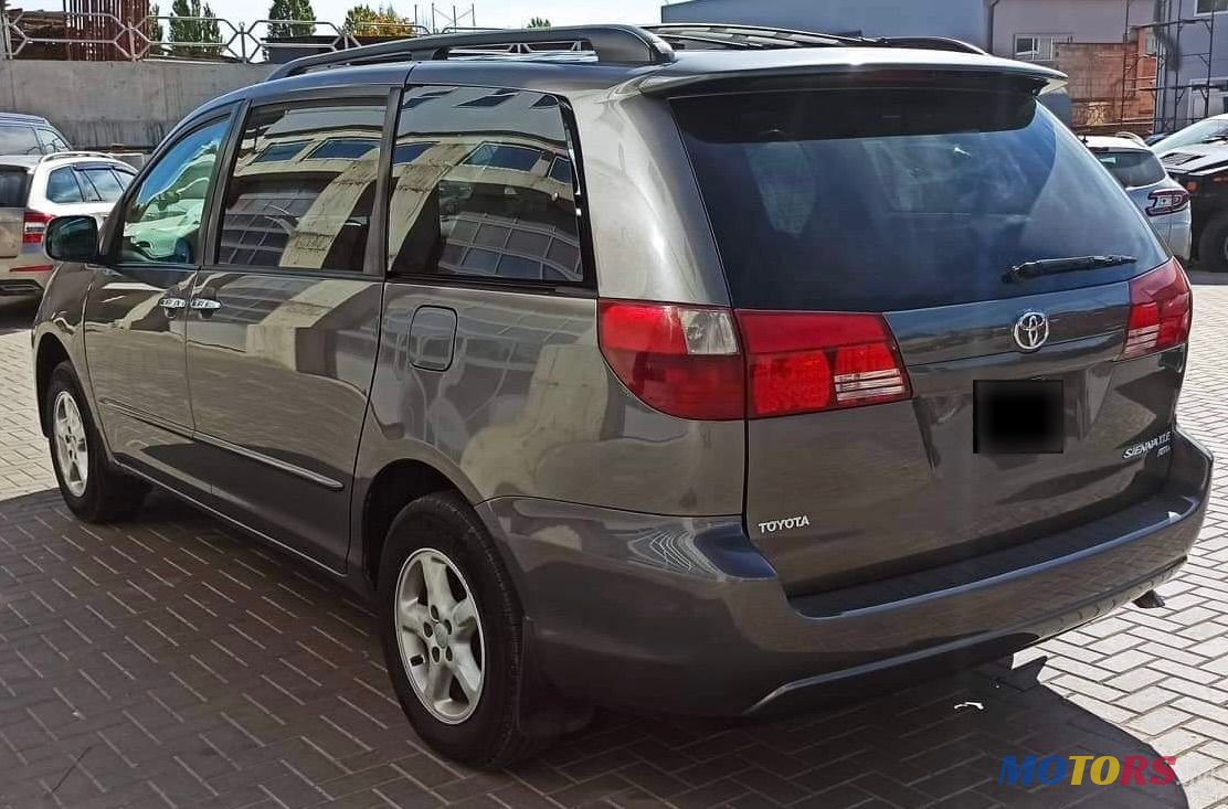 2005' Toyota Sienna photo #5