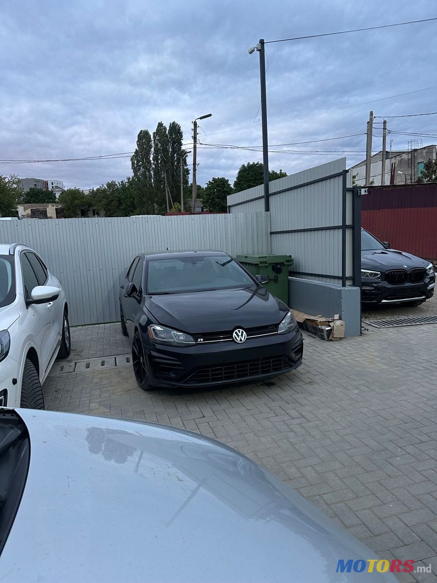 2018' Volkswagen Golf photo #2