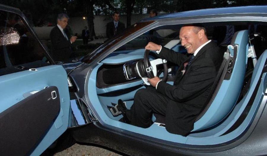 Află ce maşini a avut în proprietate fostul preşedinte al României, Traian Băsescu!