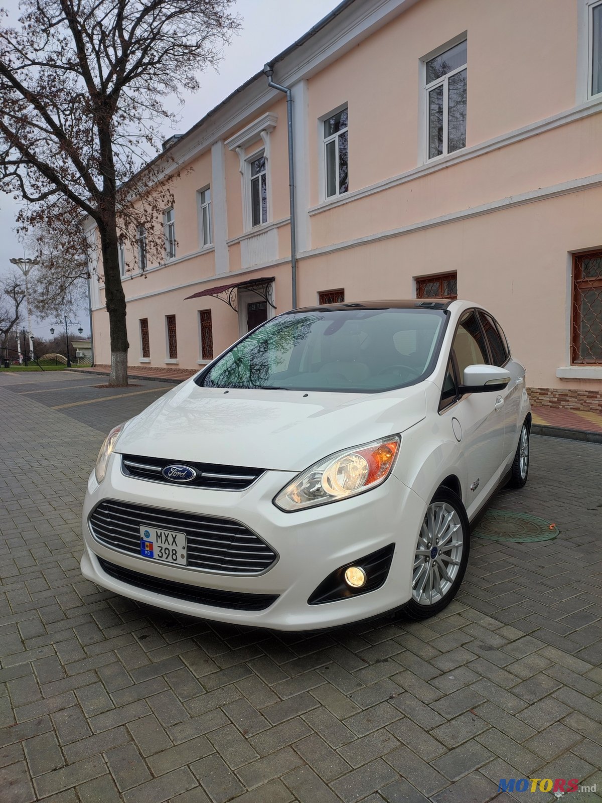 2013' Ford C-MAX Hybrid photo #2