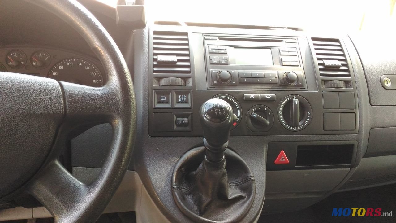 2009' Volkswagen T5 (Transporter) груз photo #5