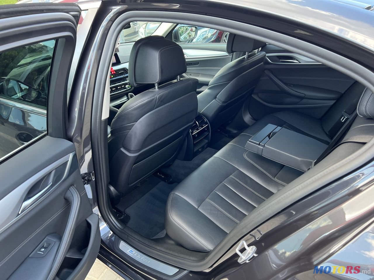 2018' BMW 5 Series photo #6