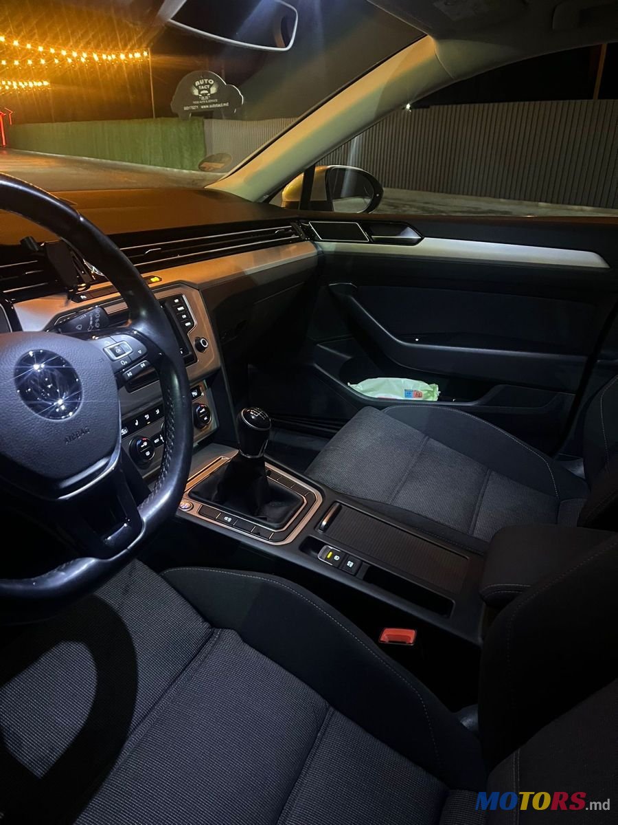 2015' Volkswagen Passat photo #4