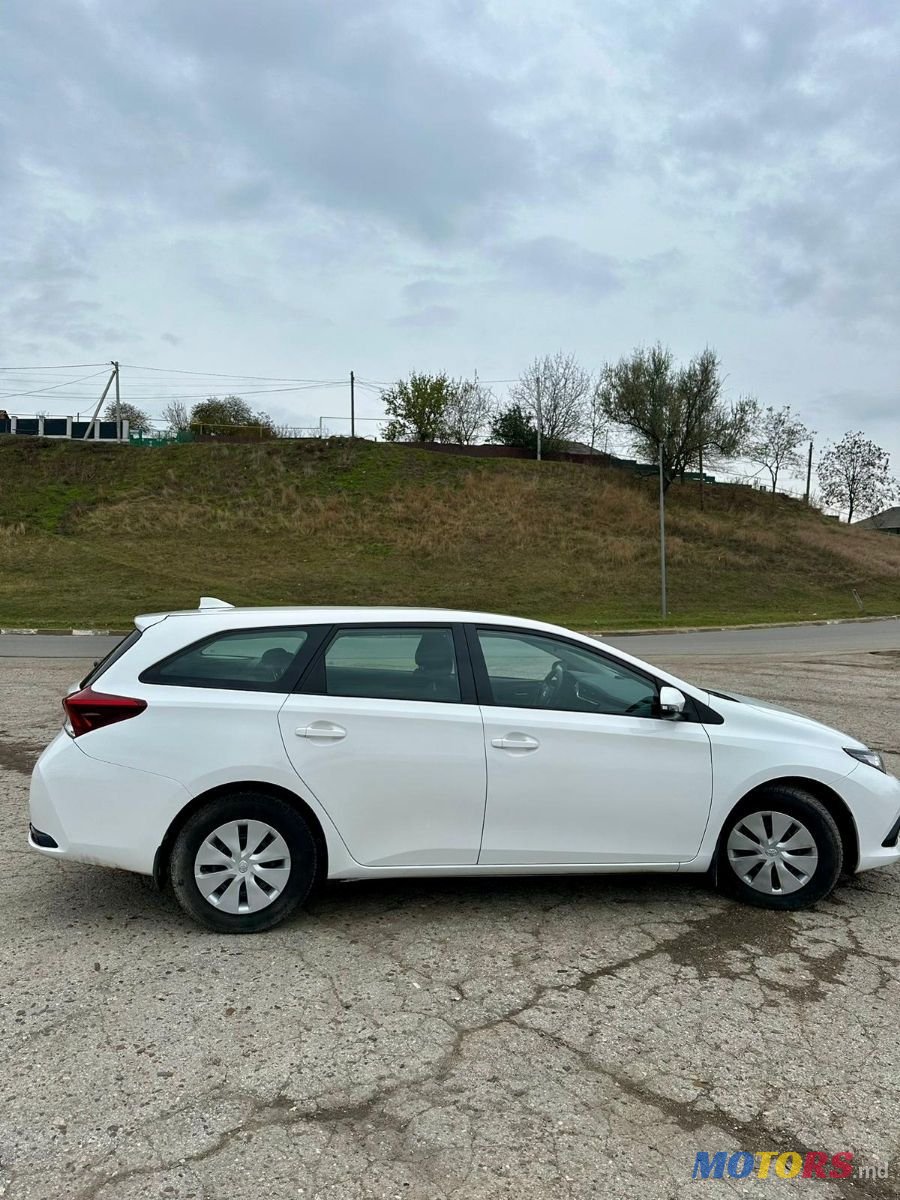 2016' Toyota Auris photo #2