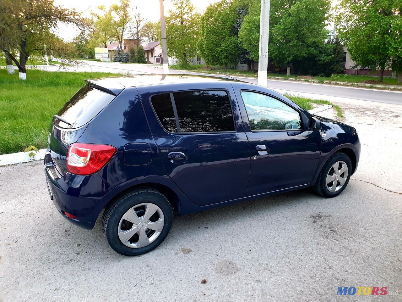 2014' Dacia Sandero photo #2