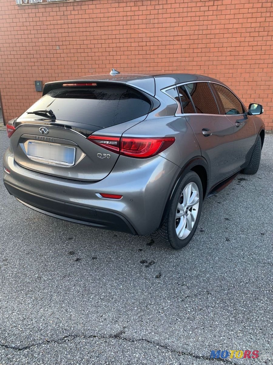 2016' Infiniti QX30 photo #5