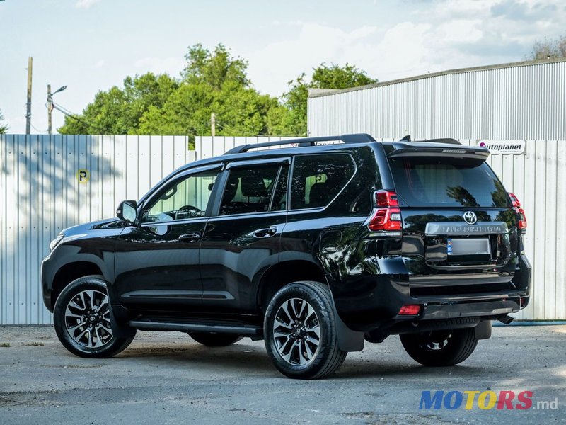 2023' Toyota Land Cruiser Prado photo #4