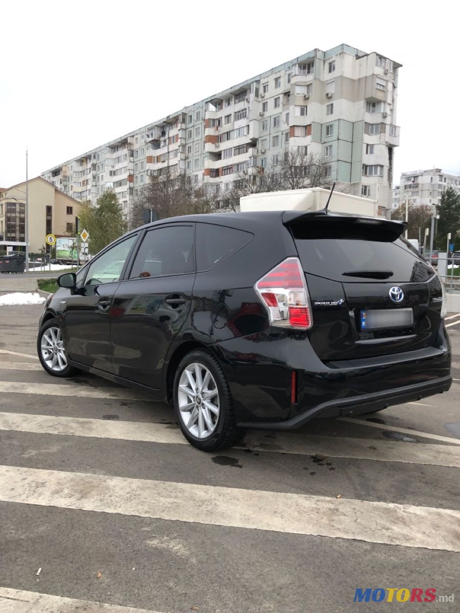 2020' Toyota Prius + photo #4