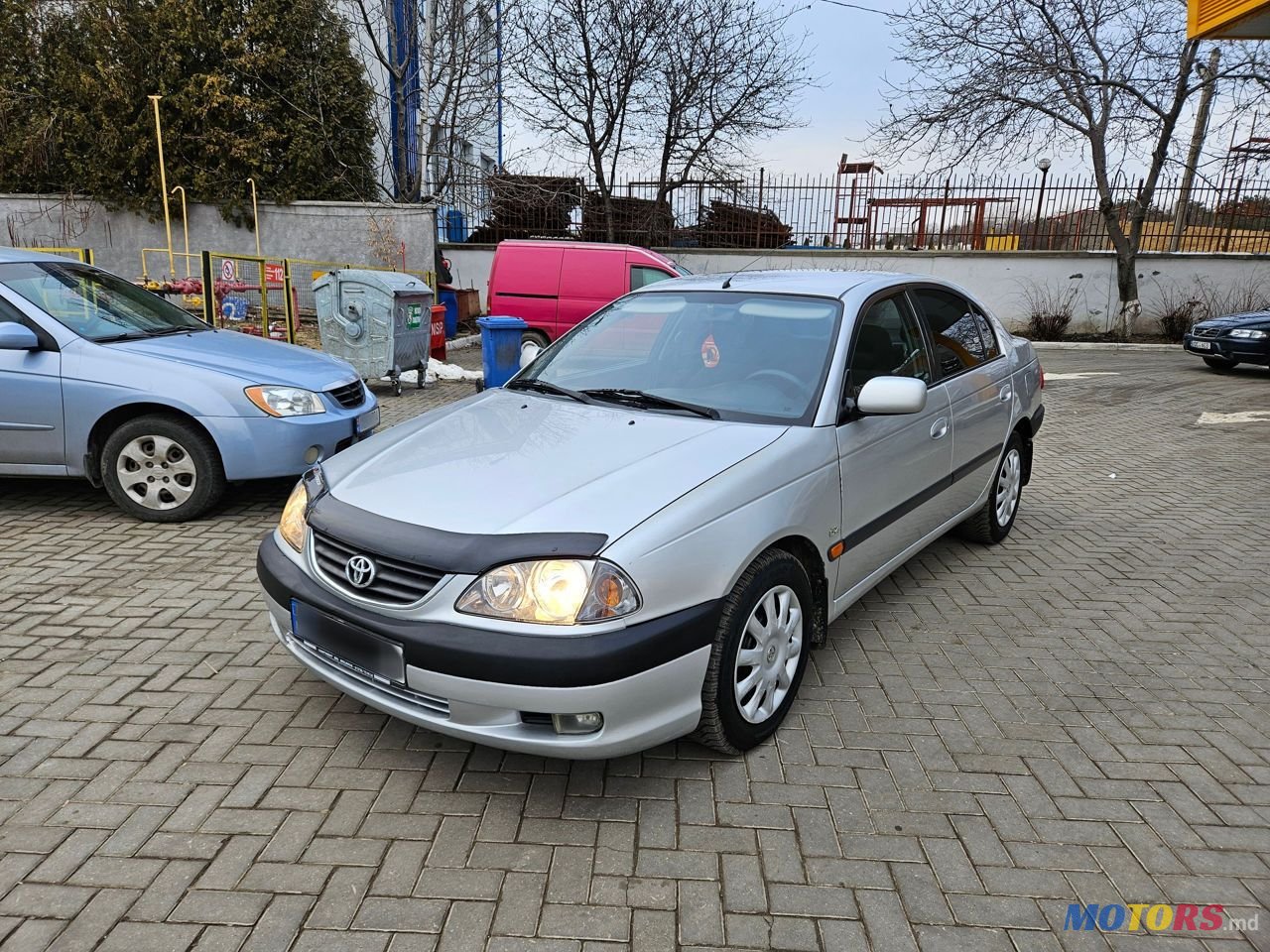 2002' Toyota Avensis photo #1