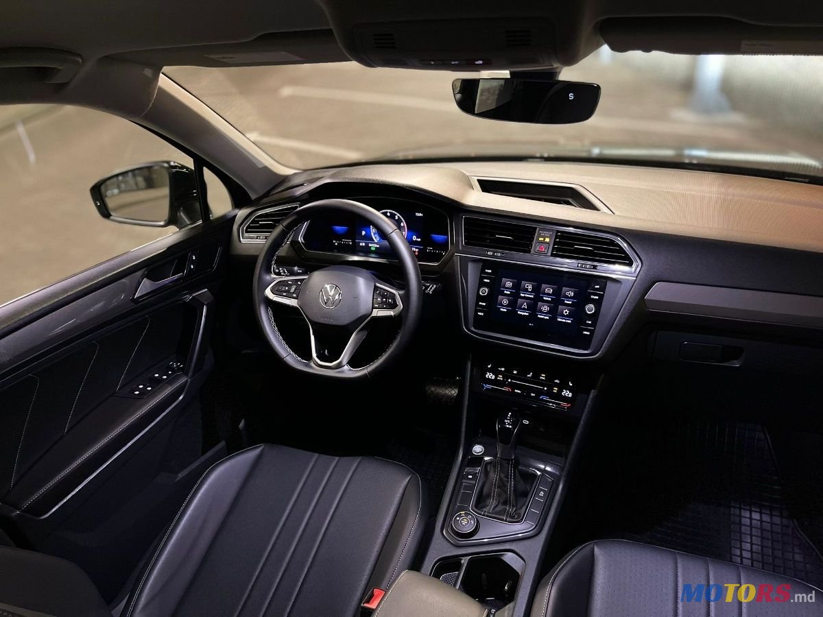 2022' Volkswagen Tiguan photo #6