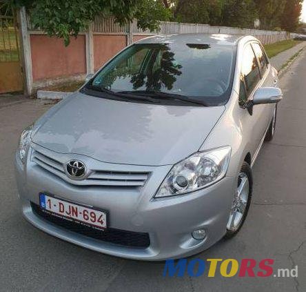 2011' Toyota Auris photo #2