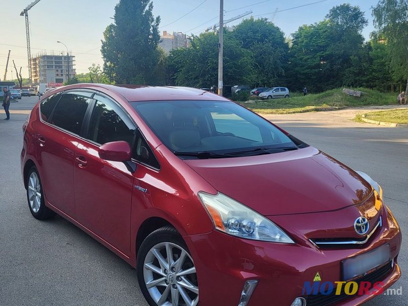 2012' Toyota Prius v photo #1