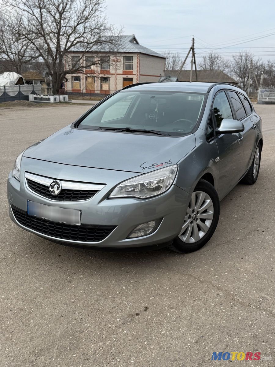 2012' Opel Astra photo #1