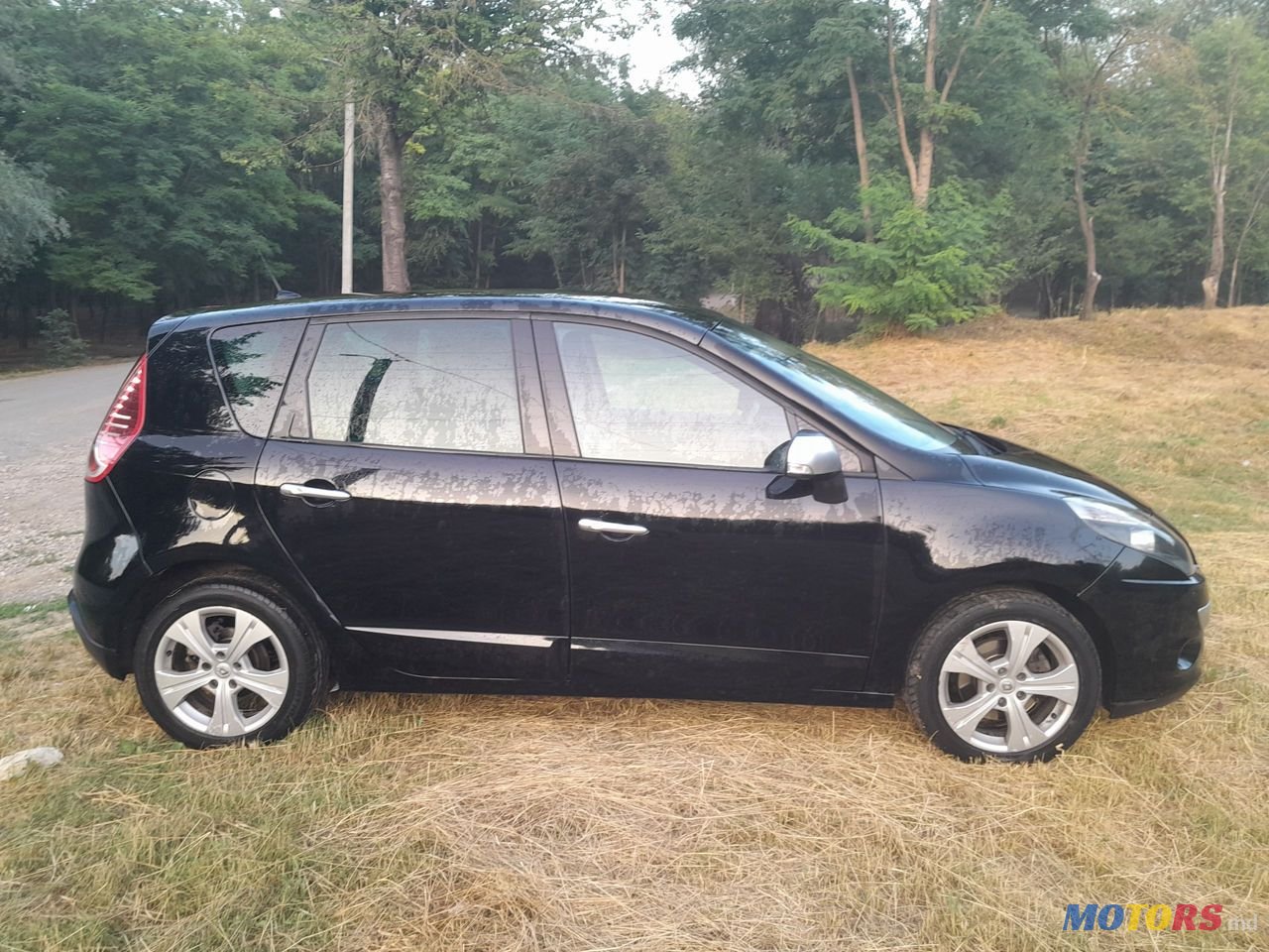 2011' Renault Scenic photo #4