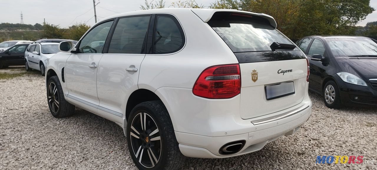 2010' Porsche Cayenne photo #3