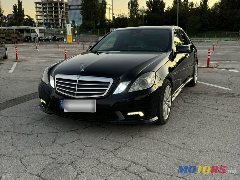 2011' Mercedes-Benz E-Class photo #3