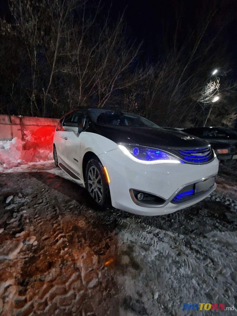 2018' Chrysler Pacifica photo #6