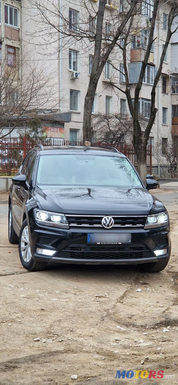 2017' Volkswagen Tiguan photo #1
