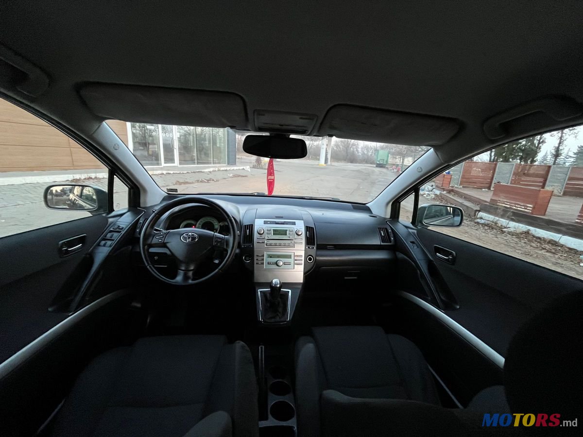 2004' Toyota Corolla Verso photo #6