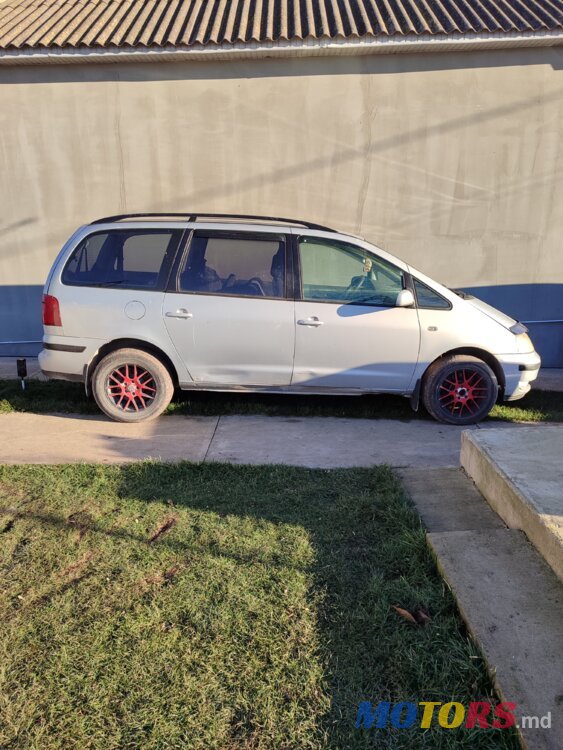 2002' Volkswagen Sharan photo #2