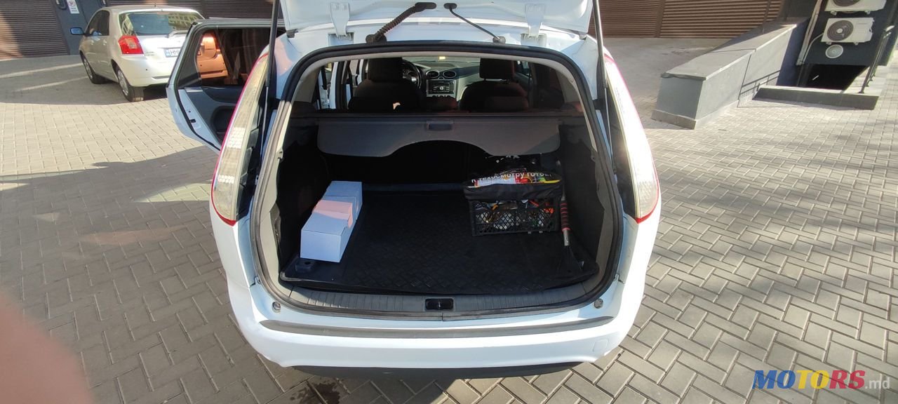 2009' Ford Focus photo #4