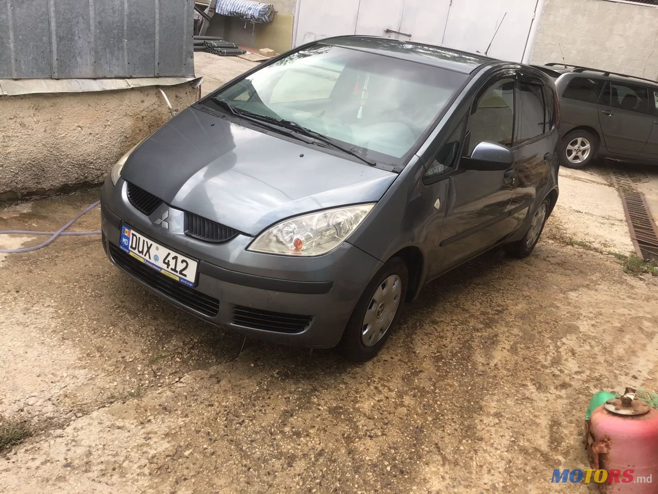 2005' Mitsubishi Colt photo #6