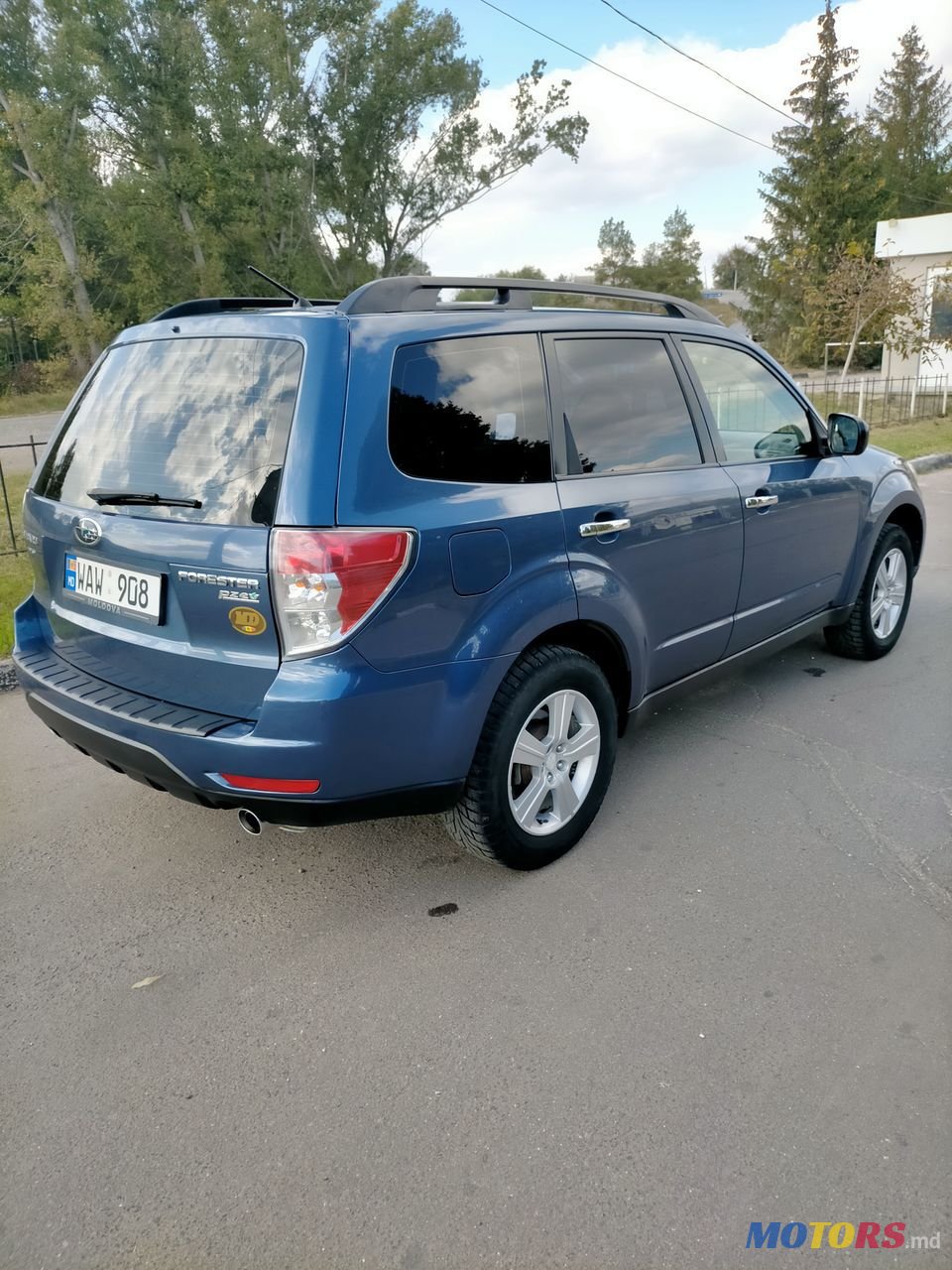 2011' Subaru Forester photo #3