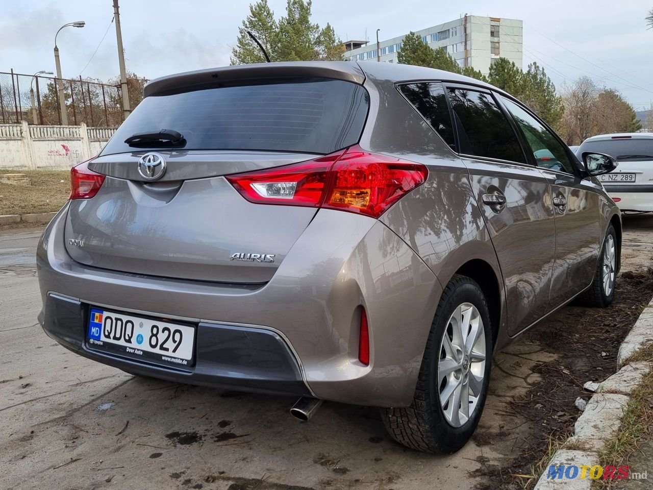 2013' Toyota Auris photo #4