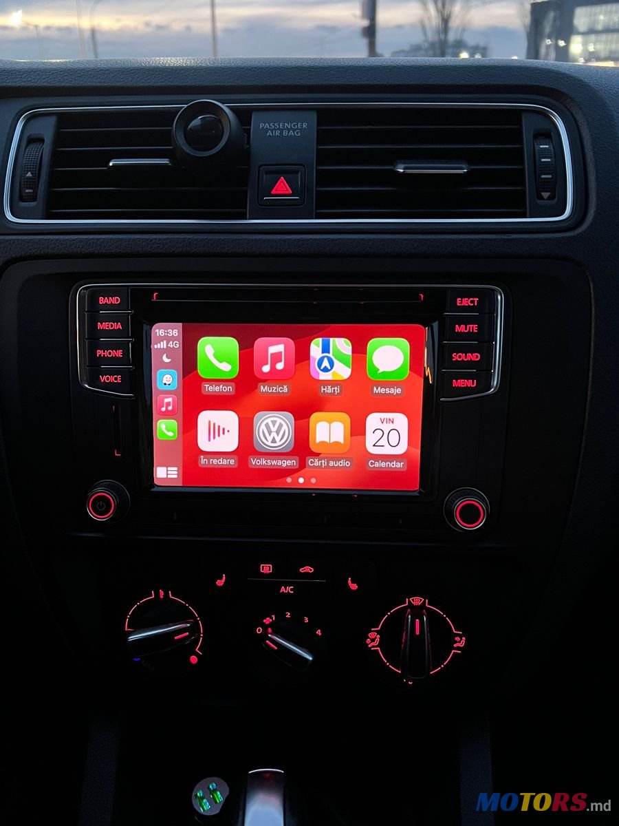 2016' Volkswagen Jetta photo #6