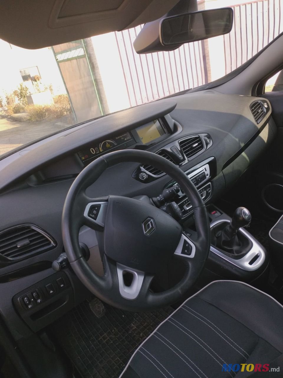 2012' Renault Scenic photo #4