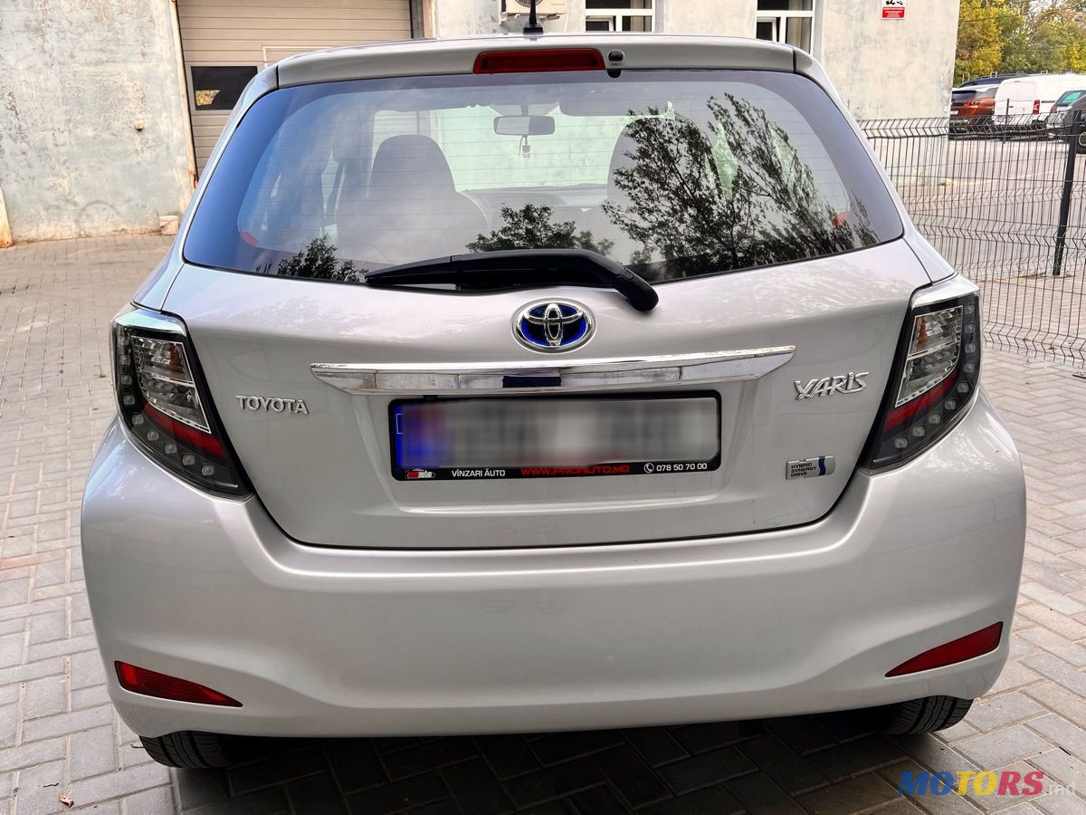 2013' Toyota Yaris photo #5