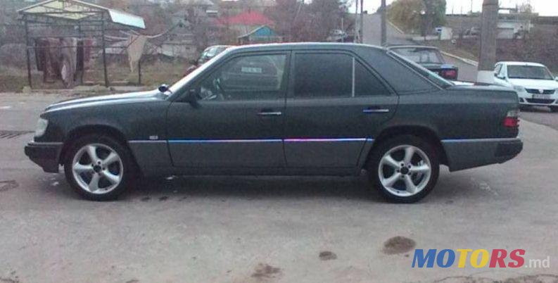 1993' Mercedes-Benz 124 photo #1