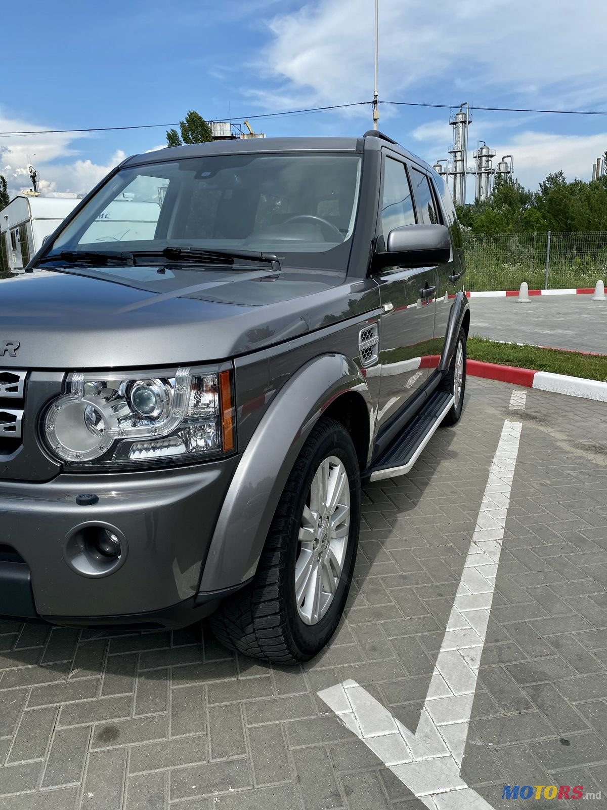 2011' Land Rover Discovery photo #3