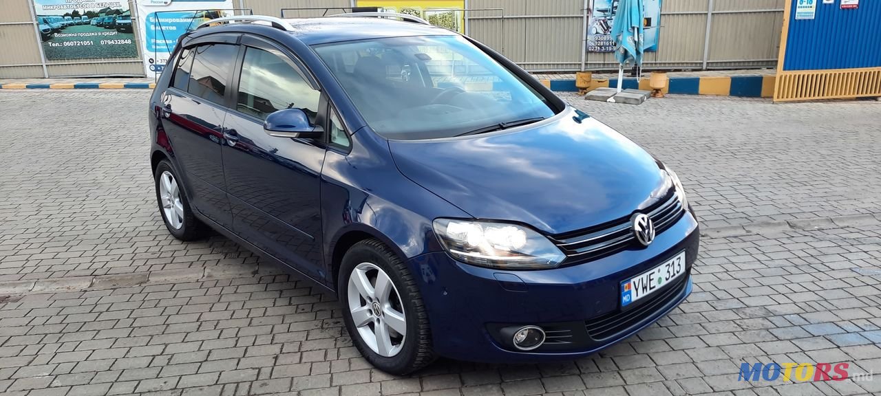 2011' Volkswagen Golf Plus photo #2
