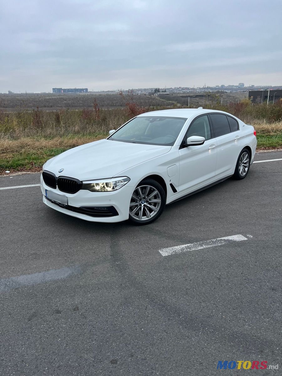2019' BMW 5 Series photo #2