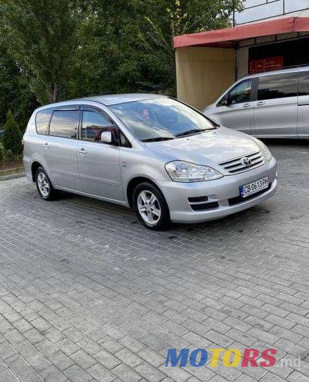 2004' Toyota Avensis photo #1