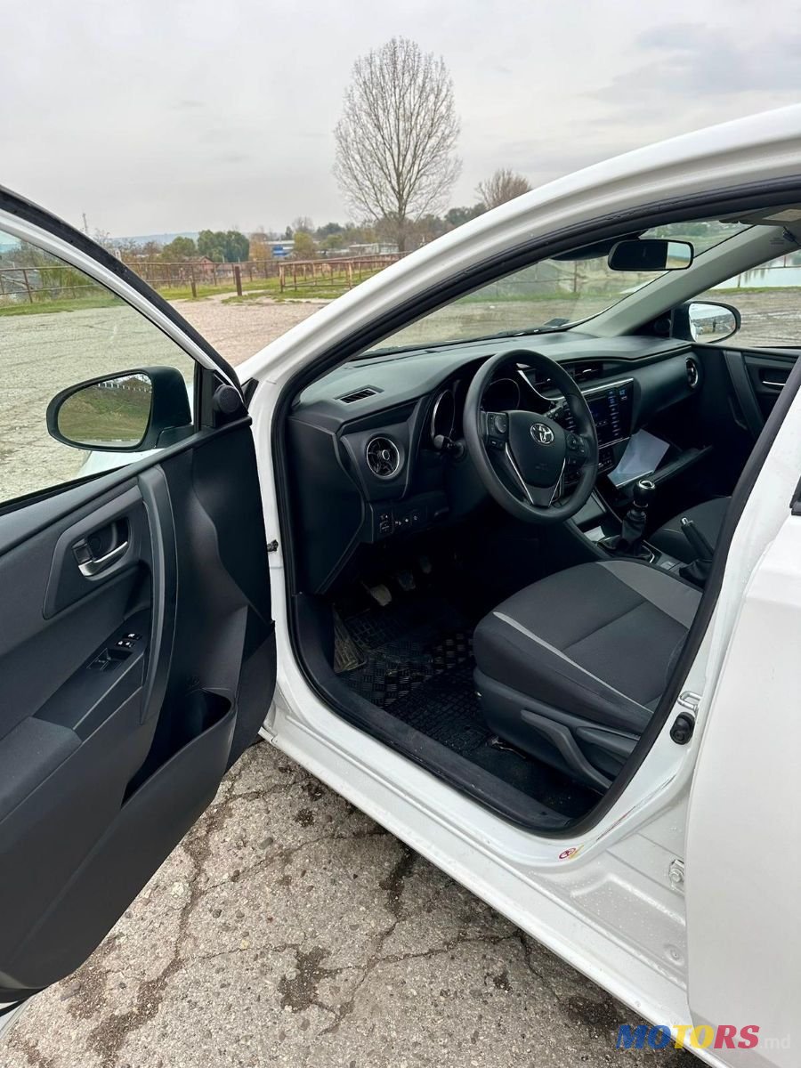 2016' Toyota Auris photo #6