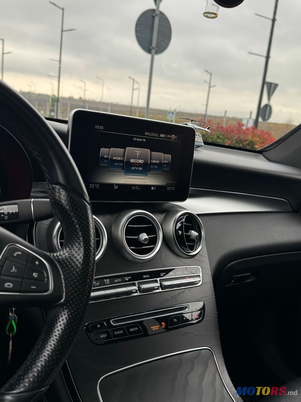 2015' Mercedes-Benz GLC photo #4