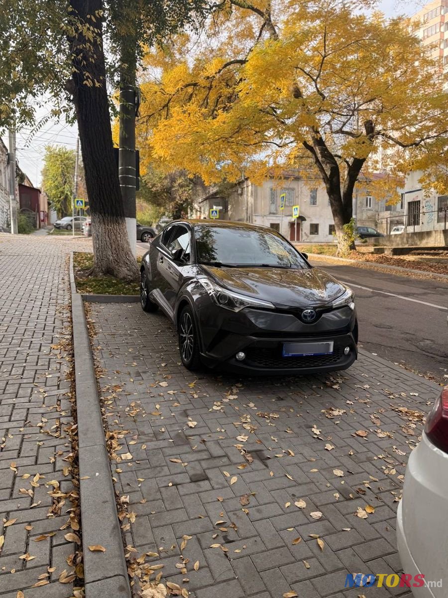 2017' Toyota C-HR photo #2