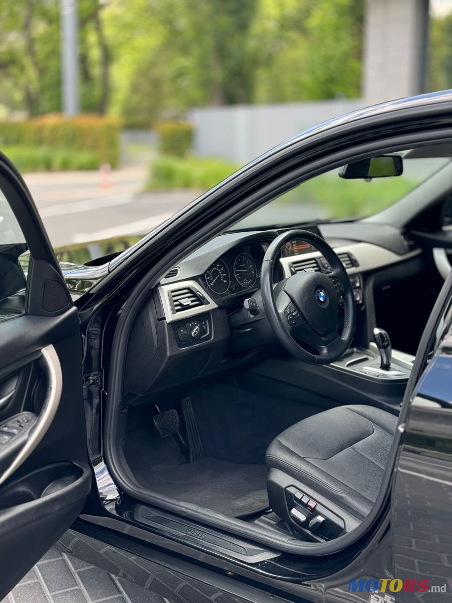 2017' BMW 3 Series photo #2