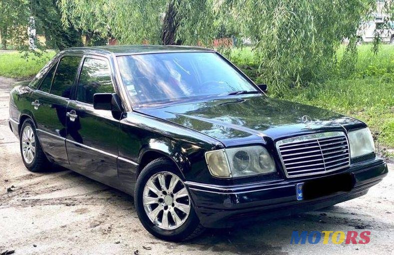 1992' Mercedes-Benz 124 photo #1