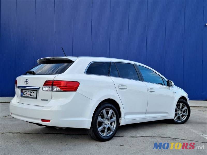 2012' Toyota Avensis photo #3