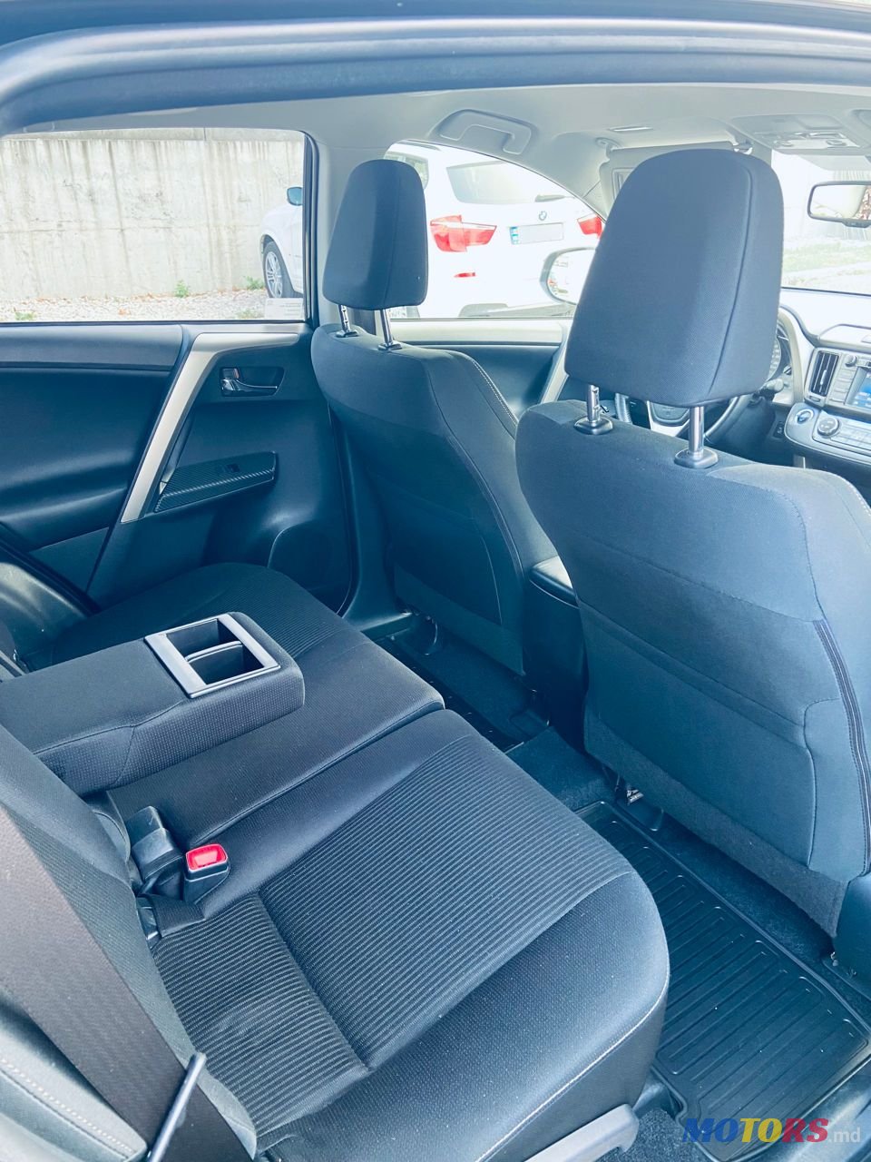 2015' Toyota RAV4 photo #5