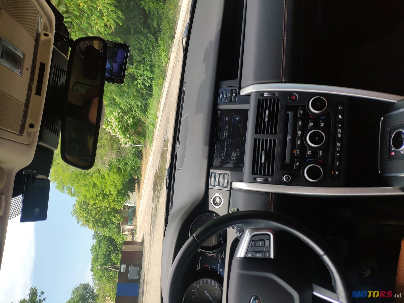 2015' Land Rover Discovery Sport photo #7