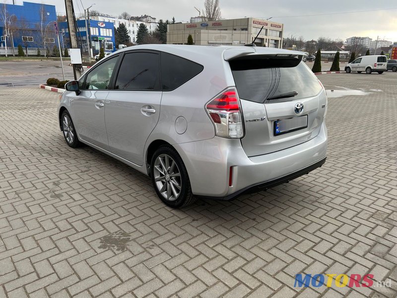 2015' Toyota Prius v photo #3