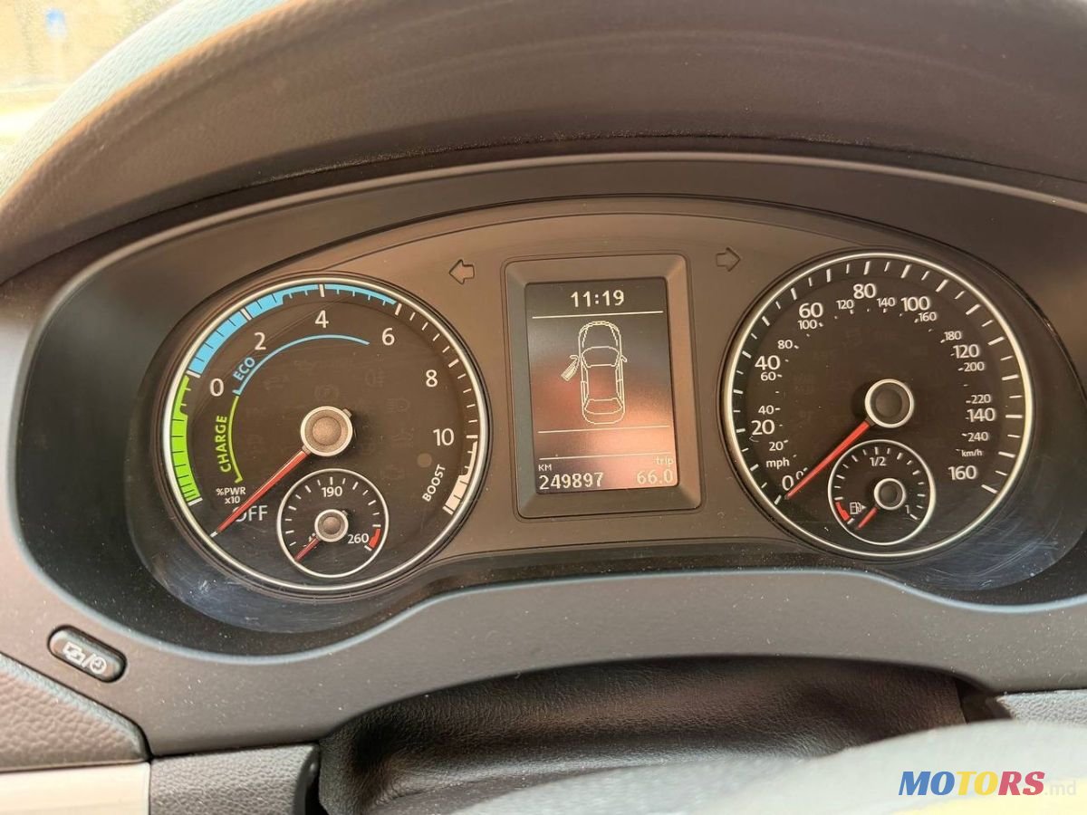 2013' Volkswagen Jetta photo #3